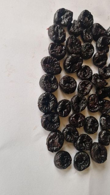Dried Prunes (Pitted / Whole) – High-Fiber Natural Laxative Texture Soft Added Preservatives None Packaging 30kg Sacks, 10 kg Boxes - Image 2