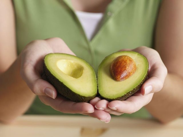 Factory price fresh avocado bulk packed for distributors and resellers - Image 4