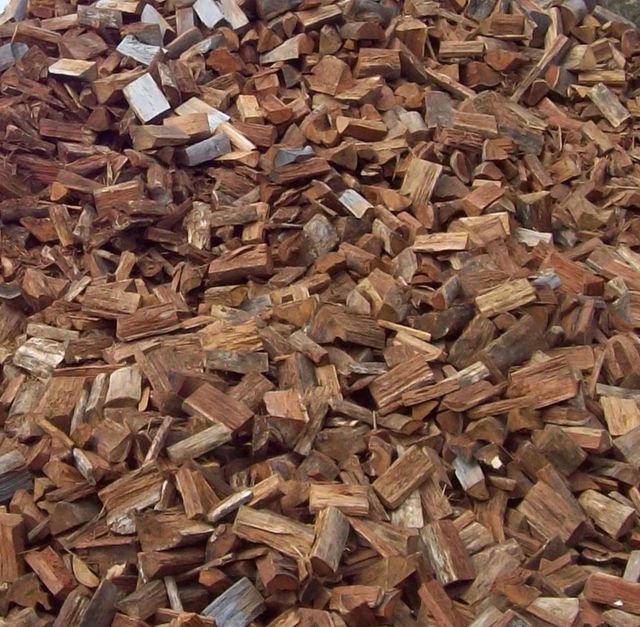 Wholesale supply of premium hardwood firewood mix with oak beech and mangrove logs ideal for restaurants bakeries and home users who need consistent heat and long burning performance every day - Image 4