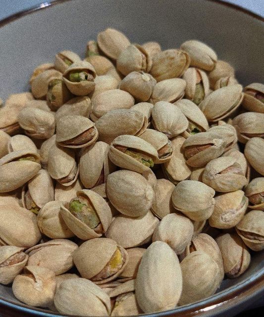 Pistachios in shell Wholesale Natural Bulk 20 kg bag Pistachios from Uzbekistan Non GMO Pistachios in shell for food - Image 1