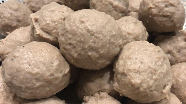 Hot Sale 100% Halal Original Delicious Tasty Traditional Indonesia Frozen Fresh Delicious Poultry Chicken Beef Meatball - Image 4