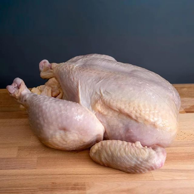Top Quality Frozen Chicken Whole Body Meat IQF System Vacuum Sealed 25kg Pack Perfect For Professional Kitchens And Food Businesses - Image 4