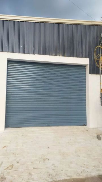 Manual Rolling Shutter, Height: 7 Feet Gear Yes Motor Yes Height 7 Feet Material Aluminium Location Tamil Nadu Firing Temperature 1100 - Image 1