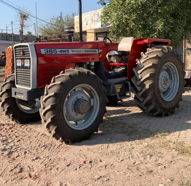 Used Massey Ferguson 385 4WD Wheel Tractor 70HP Gear Drive Farm Tractor for Engine Gearbox Pump High 1 Year Warranty - Image 4