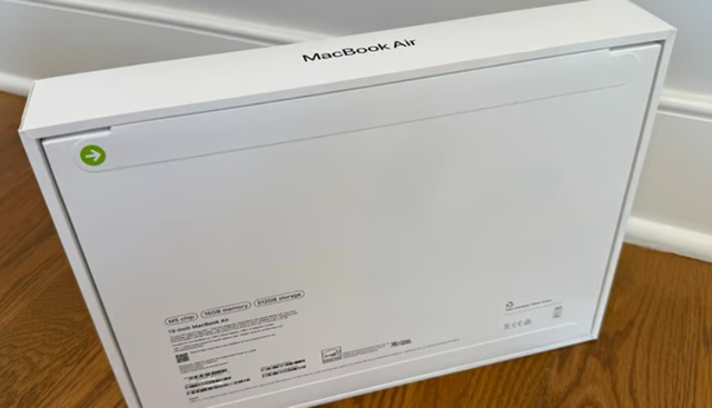MacBook Air 15.3" M5 Chip 16GB RAM 512GB SSD MDHE4LL/A FACTORY SEALED - Image 2
