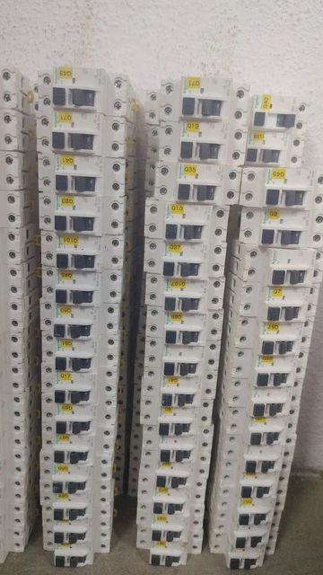 Rccb, 40 A Voltage 220V Frequency 50Hz Phase 220-415v Brand Schneider Alarm Contact No Rated Current 40 A Amp Range 32-40-63 - Image 1