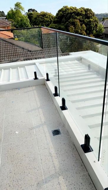 Aluminium Glass Balcony Railing, 10mm Height 3 Feet Finish Polished Material Aluminium Application Balcony Material Grade - Image 1