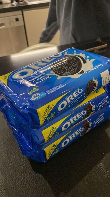 Oreo Biscuits and Cookies Sweet Crispy Glucose Crackers with Delicious Cream and Chocolate Flavors - Image 2
