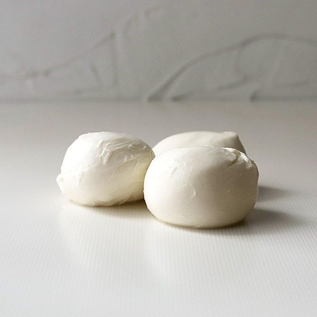 Mozzarella Cheese Crafted For Smooth Melt And Creamy Taste With 100% Authentic Freshness - Image 3