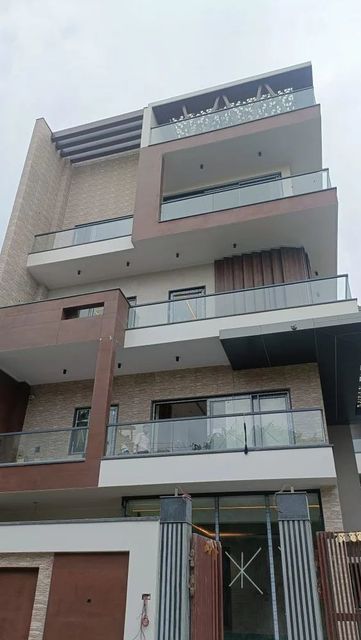 Stainless Steel Glass Railing Thickness 10 mm 20 feet to 40 feet 15 kg Glass Type Toughened - Image 3