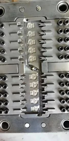 Zinc Alloy Metal Zipper Sliders Hardware Die Casting Machine - Image 6