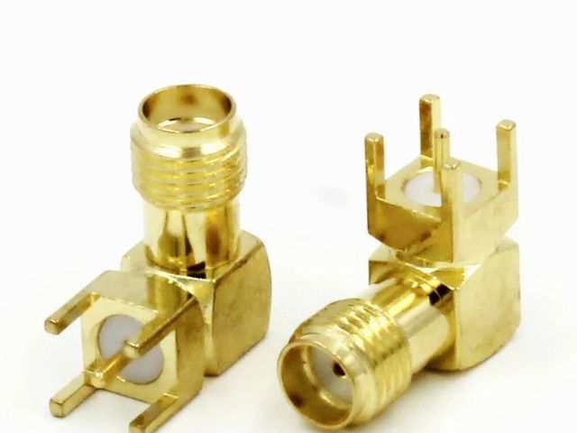 SMA Connector, 300 MHz, Contact Material: Gold Weight 50 g Brand Rndmfg Material Brass SMA DC to 18 GHz Angle Right - Image 1