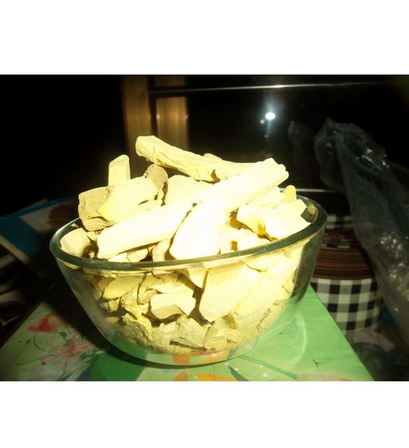 Herbal Extract Rutin 95%UV Bulk Organic High Grade Sophora Japonica Flower Extract 95% Rutin Powder UV Supplement - Image 1