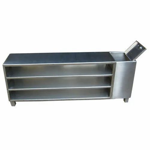 Klinotec Stainless Steel SS Cross Over Bench, For Hospital Height 3 Feet Length 5 Feet Brand Klinotec Shape Rectangular Number If Shelf - Image 1