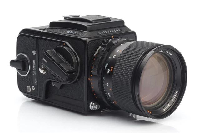 Hasselblad 2003 FCW Black w. F Planar 2/110mm - Image 2