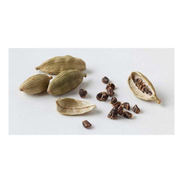 Premium green cardamom with strong aroma and rich natural flavor High quality green cardamom pods for cooking baking and beverages Export quality green cardamom for international spice markets Natural green cardamom with high oil content and fresh fragrance - Image 2