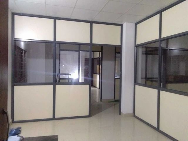 Aluminum Aluminium Partition Work, Commercial Material Aluminum Glass Thickness 4mm Panel Thickness 1.2mm Type Of Location - Image 2