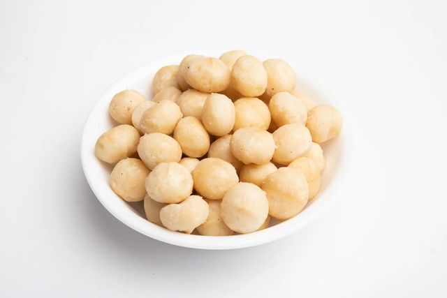 Natural Macadamia Kernels With A Creamy Crunchy Taste Suitable For Snacks Granola Trail Mix Baking - Image 3