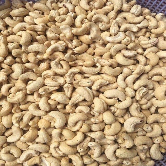Healthy Raw Cashew Nuts Natural Fresh Kernels Delicious Taste Perfect For Snacking Baking Cooking And Nut-Based Recipes - Image 5