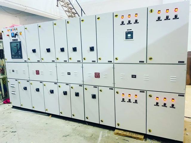 Three Phase 4 Way Electrical Power Distribution Panel Phase Three Phase Rated Voltage 415 V Material Mild Steel Connection Type 4 - Image 1