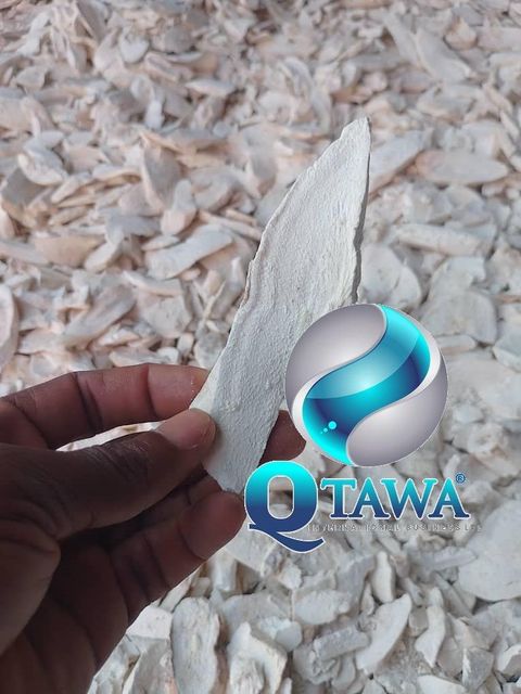 HIGH-QUALITY PEELED AND NON-PEELED CASSAVA CHIP FROM NIGERIA Type DRIED Organic Yes Shape CHUNKS Features CHUNKS Texture DRIED HARD - Image 1