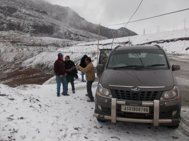 Xylo Taxi Service Northeast No of Persons 5 Start Date 11-nov-2017 Pick-up Location guwahati Destination Location - Image 1
