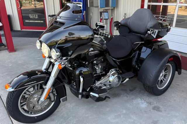 2017 HARLEY-DAVIDSON TRI GLIDE ULTRA - Image 3