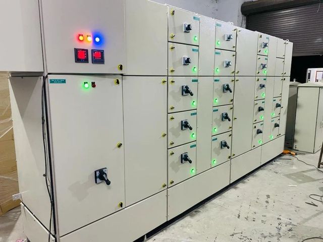 Three Phase 4 Way Electrical Power Distribution Panel Phase Three Phase Rated Voltage 415 V Material Mild Steel Connection Type 4 - Image 2
