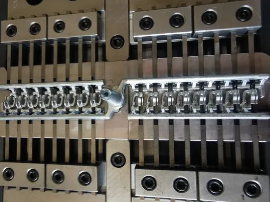 Zinc Alloy Metal Zipper Sliders Hardware Die Casting Machine - Image 4