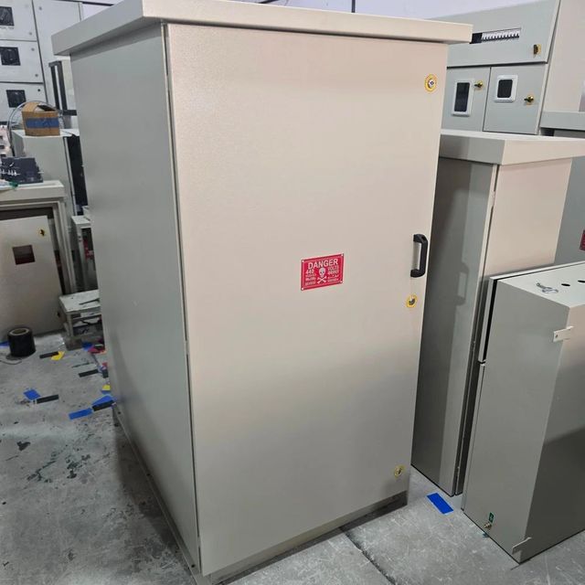 Feeder Pillars Phase Three Phase Current Rating (A) 250 A Busbar Material Aluminium Features Canopy / Rain Hood Mounting Type Floor - Image 5