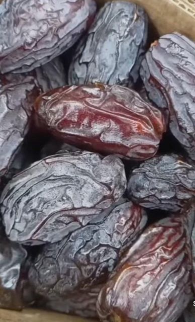 Dates - Image 1