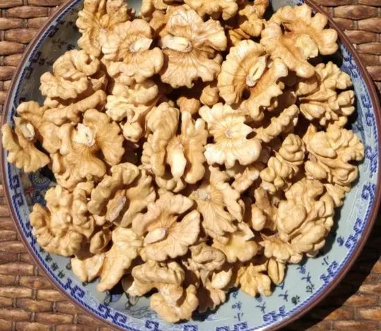 Xinjiang Origin Walnut Kernels Extra Light and Amber Walnut Kernels - Image 1