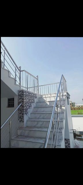 Silver Stainless Steel Staircase Railing, For Home Y 20 Width 3 To 30 Ft Usage Residential Number Of Doors 2 Height 3 To 20 - Image 6