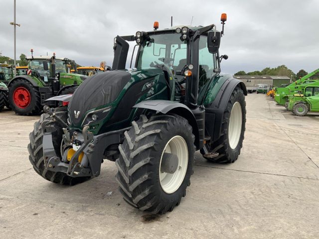 Valtra T214 Versu Tractor (ST26880) - Image 4