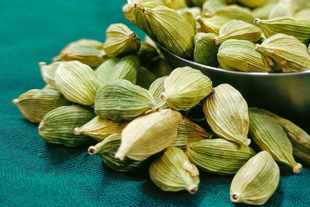 Wholesale High Quality Green Cardamom-Dried Raw Hot Spicy 100% Pure Natural Food Grade USA Origin - Image 4