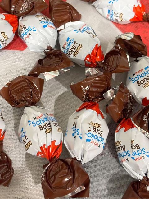 Premium Schoko Bons Chocolate Candy Crispy Wafer Shell With Smooth Hazelnut Cream Filling Perfect Sweet Treat - Image 2