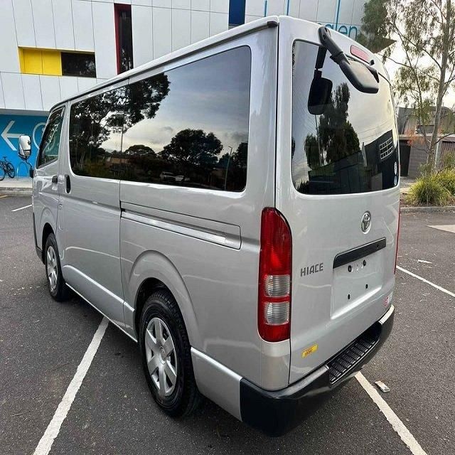 Affordable Deal Toyota Hiace Fairly Used Passenger Van Genuine Car Smooth Engine Original Documents - Image 5