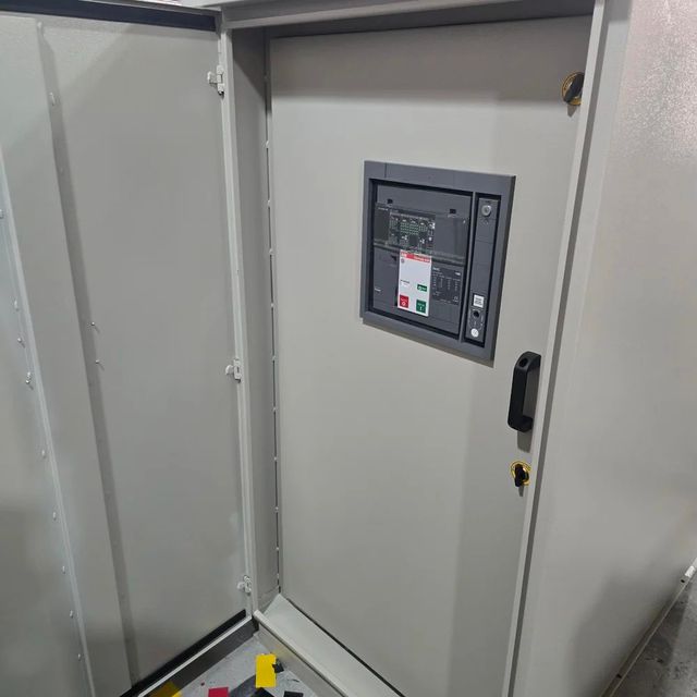 Feeder Pillars Phase Three Phase Current Rating (A) 250 A Busbar Material Aluminium Features Canopy / Rain Hood Mounting Type Floor - Image 9