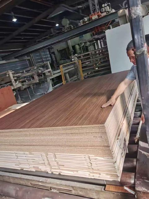 High-Strength Waterproof Plywood Boards – Marine Grade, Moisture-Resistant Panels for Building, Carpentry & Industrial Use - Image 4