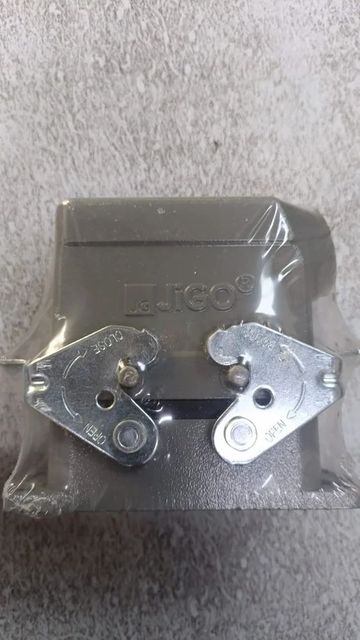 Jigo Metal Plug Socket Brand Jigo Material Metal Pin Type 10 Pin No Of Phase 3 Phase Current Rating 63 A Socket With Shutter - Image 2