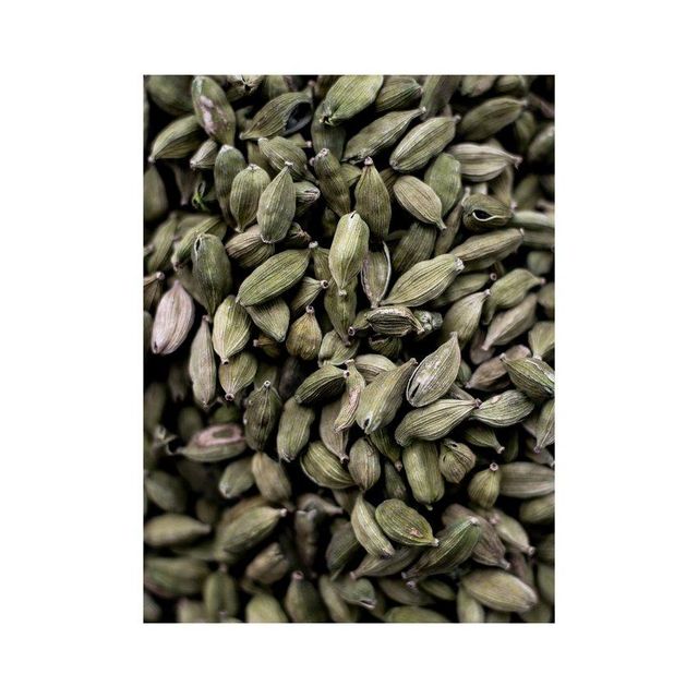 premium grade green elaichi cardamom pods for tea baking desserts sweets cooking with rich flavor and authentic fragranceorder green cardamom elaichi pods online fresh premium spice for chai tea desserts and cooking with rich flavor and long shelf life - Image 4
