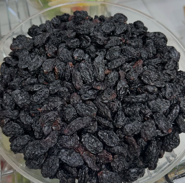 Sweet Flavor Dried Grapes Premium Quality Raisins Carefully Selected Packed in 10kg Cartons On Sale - Image 2