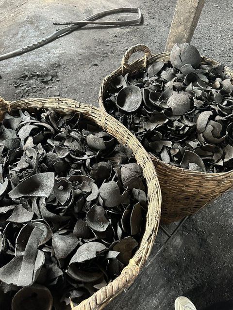 Charcoal - 100% Best Quality/High quality Charcoal and charcoal for sale natural coconut shell coal compressed - Image 2