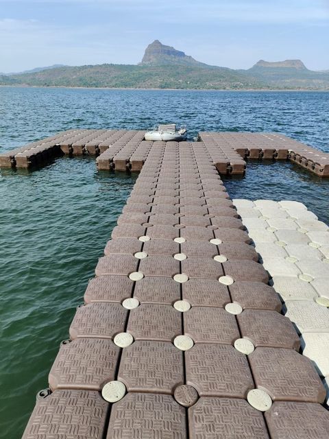 Hdpe Cubical Floats / Pontoons Color Any Weight 6 kg Material HM-HDPE Buoyancy 300 kg / Sq. Meter Size 476 mm x 476 mm x 400 - Image 1
