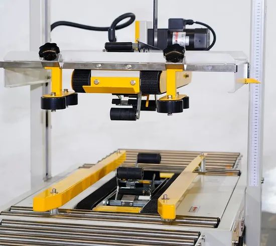 Semi-Auto Carton Case Strapping Sealing Packing Machine for Box Packing Assembly Line - Image 2