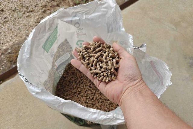 Trending product Buy ENplus DIN A1 Beech and Pine Wood Pellets in bags Clean Burning Fuel for Home Heating - Image 3