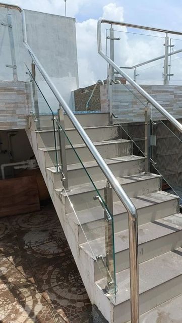 Balcony Stainless Steel Glass Railing Design Bar Position Balcony Thickness 10 Mm, 10 mm Material Stainless Steel Glass Type Tempered - Image 1