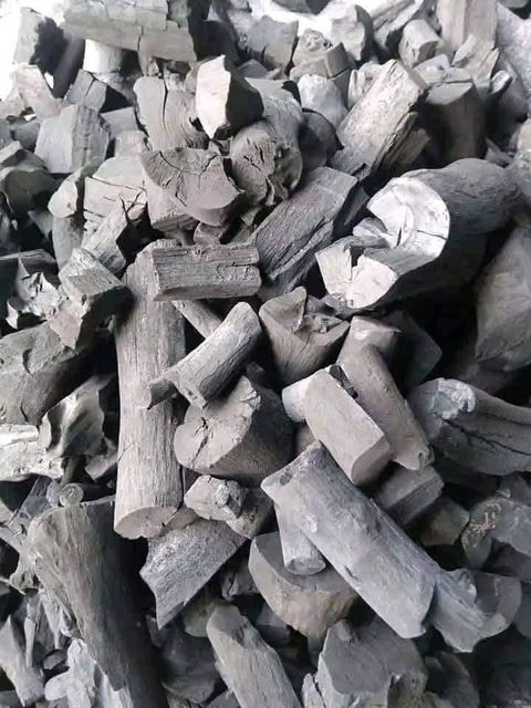 Charcoal Ash Production Low Burn Duration Long Smoke Production Low Fuel Source Hardwood Chemical Additives None Heat Output Consistent And - Image 1