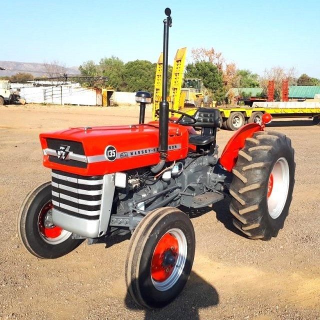 New 4WD Massey Ferguson MF135 80HP 4 Cylinder Mitsubishi Engine Wheel Tractor with Gear Drive Pump & Gearbox - Image 4