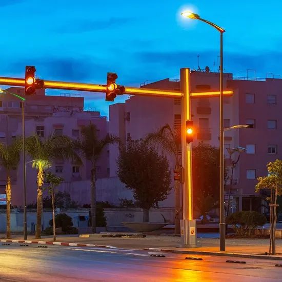 Galvanized Metal/Steel 7m Traffic Light Poles with Factory Price - Image 1